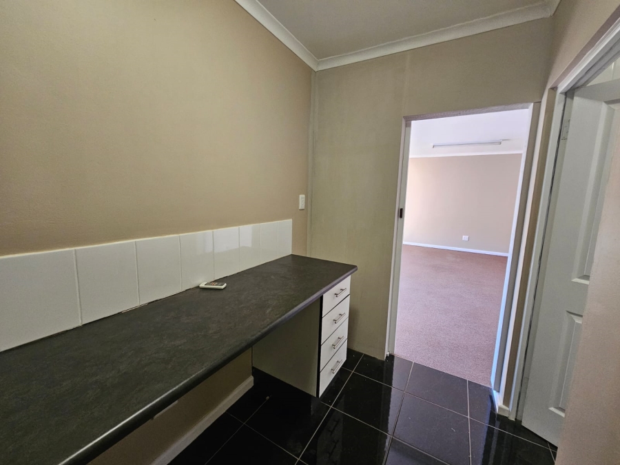 To Let commercial Property for Rent in Vincent Eastern Cape